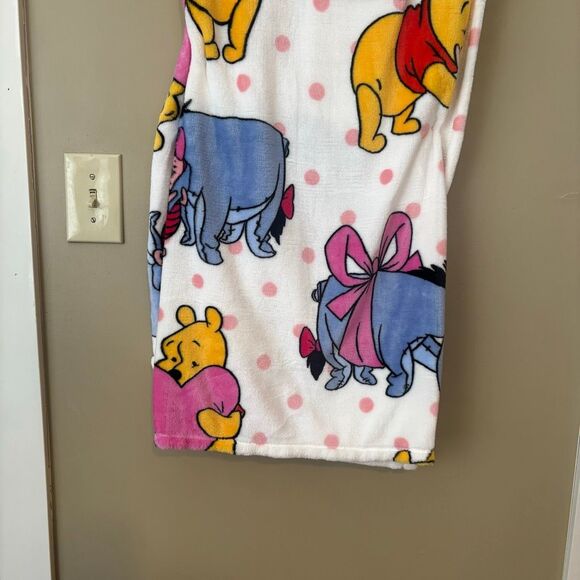Disney Winnie The Pooh Eeyore Valentines Day Throw Blanket 50x70 Hearts NWT - Picture 2 of 8